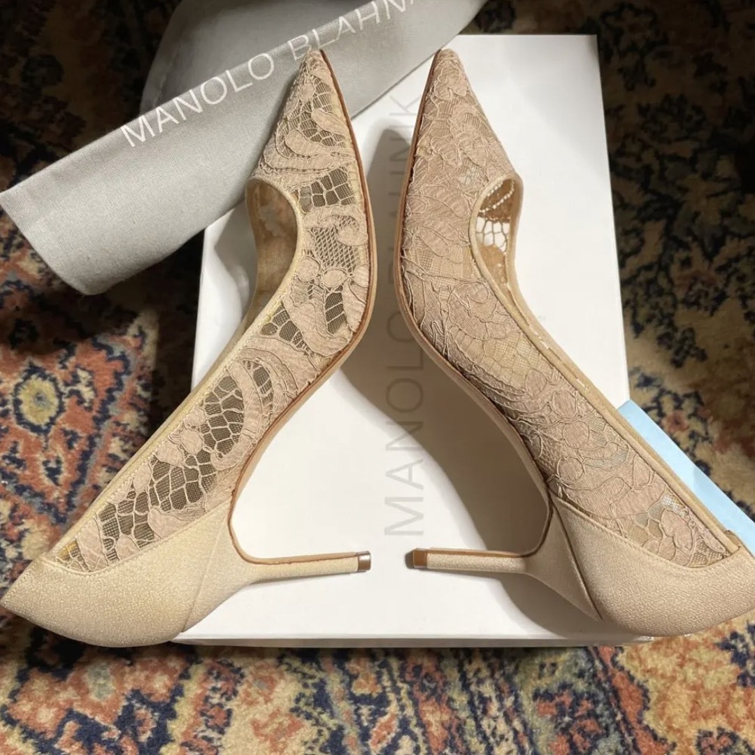 MANOLO BLAHNIK(マノロブラニク)の新品　マノロブラニク　37  レース　パンプス　ハンギシ　BBLA レディースの靴/シューズ(ハイヒール/パンプス)の商品写真