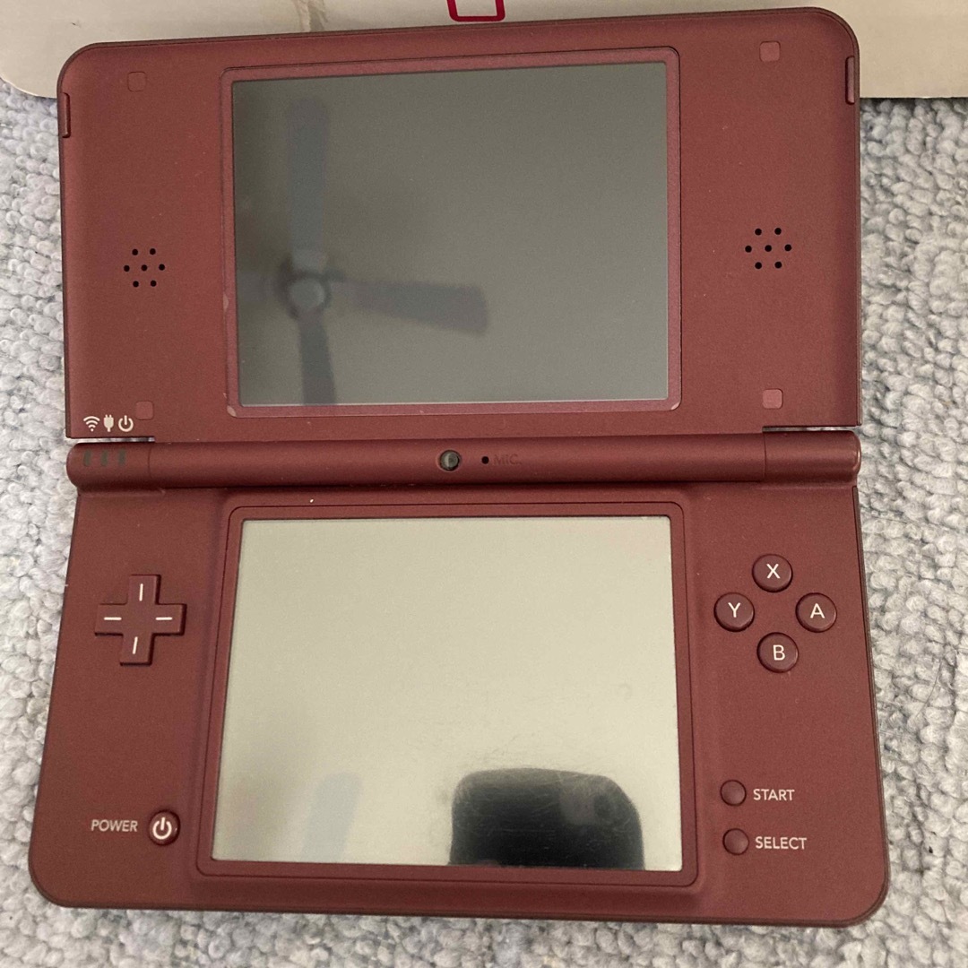 ニンテンドーDS(ニンテンドーDS)のニンテンドーDSI LL WINE REDほぼ完品　動作確認済 エンタメ/ホビーのゲームソフト/ゲーム機本体(携帯用ゲーム機本体)の商品写真