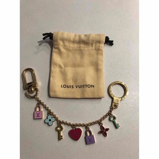 ルイヴィトン(LOUIS VUITTON)のルイ・ヴィトンバックチャーム　（巾着&ショッパー付き）(キーホルダー)