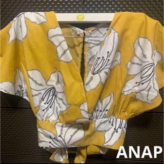 アナップ(ANAP)のANAP バックリボンオープン花柄トップス イエロー(シャツ/ブラウス(半袖/袖なし))