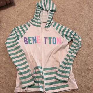 ベネトン(BENETTON)のベネトン　ラッシュガード　130 ボーダー　パーカー　　白地　パステルカラー(水着)