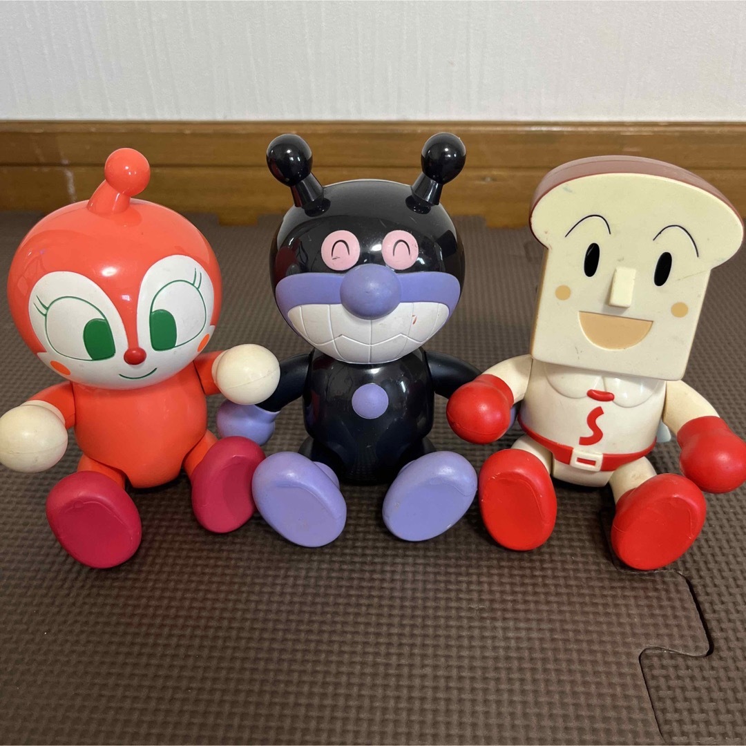 アンパンマン ポーズマスコット 3体　ドキンちゃん　ばいきんまん　しょくぱんまん