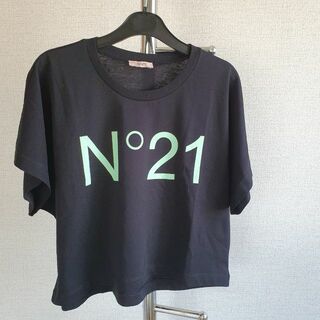 ヌメロヴェントゥーノ(N°21)の【新品・未使用】N°21 KIDS ロゴ クロップドTシャツ　ブラック12Y(Tシャツ/カットソー)