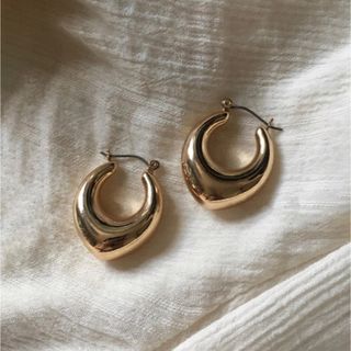 トゥデイフル(TODAYFUL)の再入荷★変形ぷっくりフープピアス★完売　ゴールドピアス(ピアス)