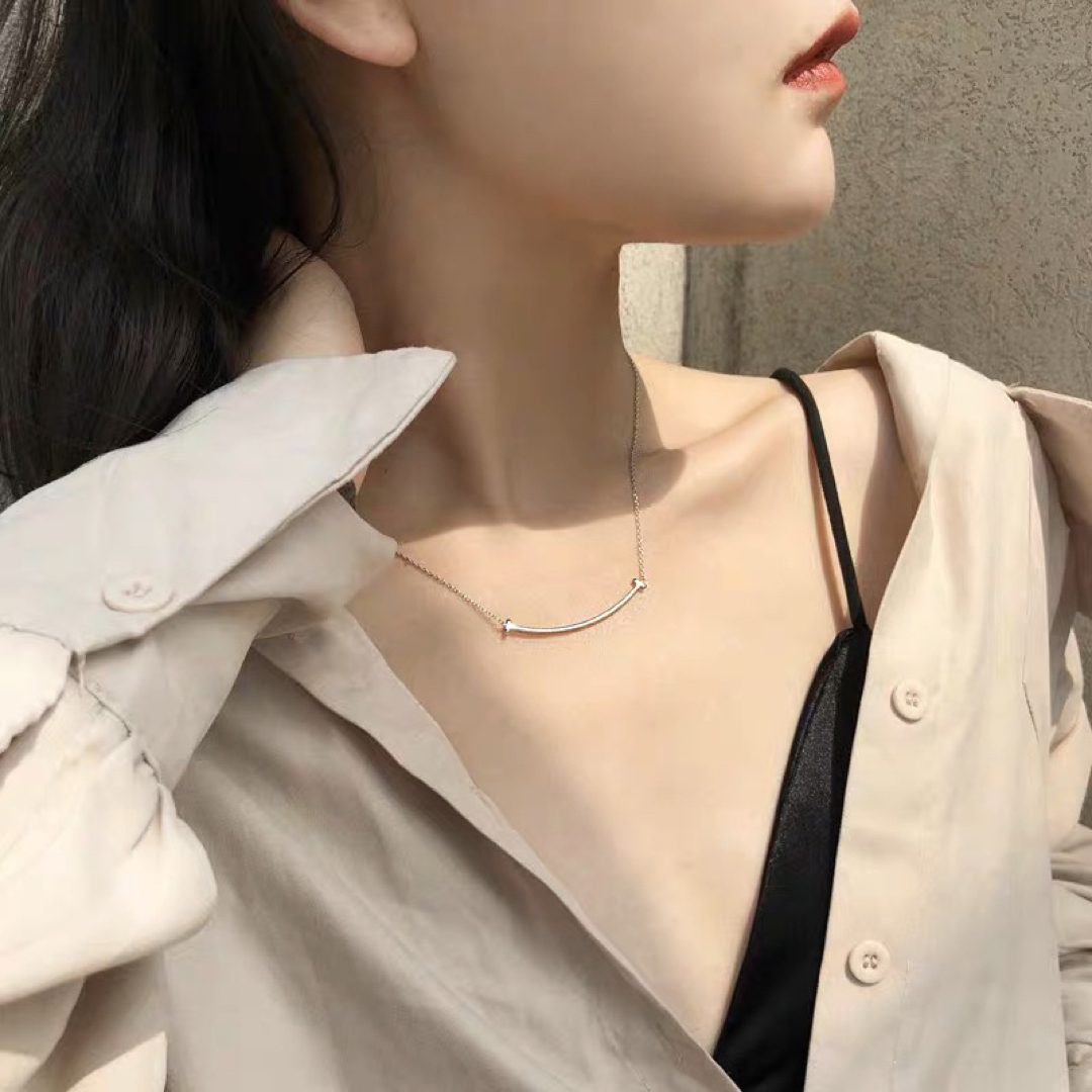 新品 T スマイルネックレス 韓国 シルバー チタン お洒落 レディースのアクセサリー(ネックレス)の商品写真