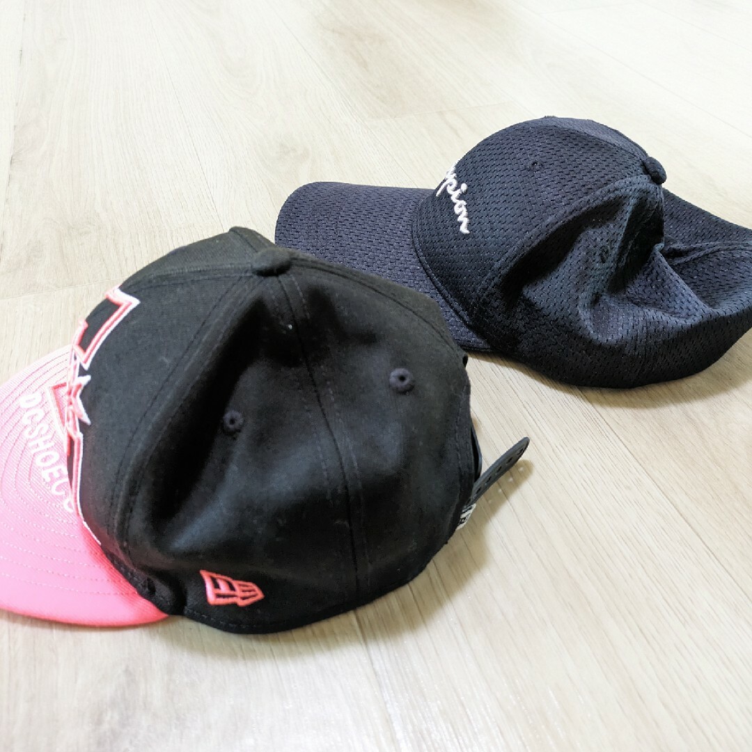 NEW ERA(ニューエラー)の美品☆送料無料☆キャップ2個セット ニューエラ×DC　黒×ピンク チャンピョン レディースの帽子(キャップ)の商品写真