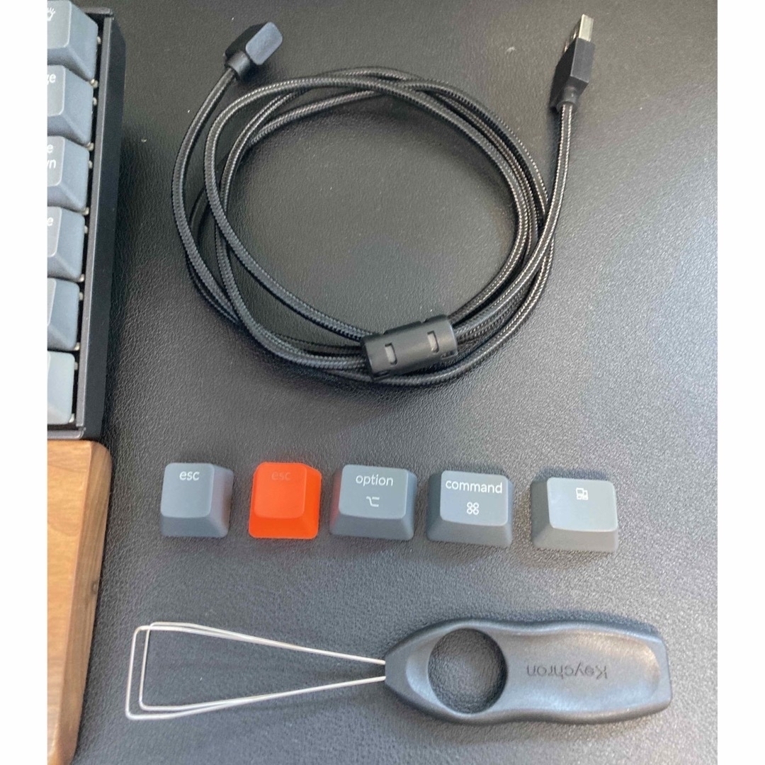 Keychron K2 US配列 赤軸 純正パームレスト付きの通販 by しんようかん ... Keychron K2 純正パームレスト付き