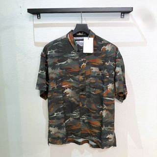 ホワイトマウンテニアリング(WHITE MOUNTAINEERING)の新品 WHITE MOUNTAINEERING ホワイトマウンテニアリング  (シャツ)