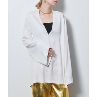 シティショップ(CITYSHOP)のCITYSHOP V NECK SATIN ブラウス シティーショップ　ホワイト(シャツ/ブラウス(長袖/七分))