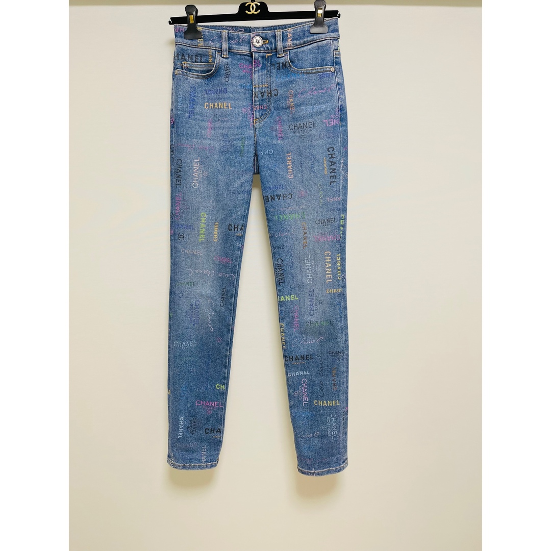 CHANEL - CHANEL 22P 新作 シャネル デニム パンツ JEANS 希少の CHANEL - CHANEL 22P 新作 シャネル デニム パンツ JEANS 希少の