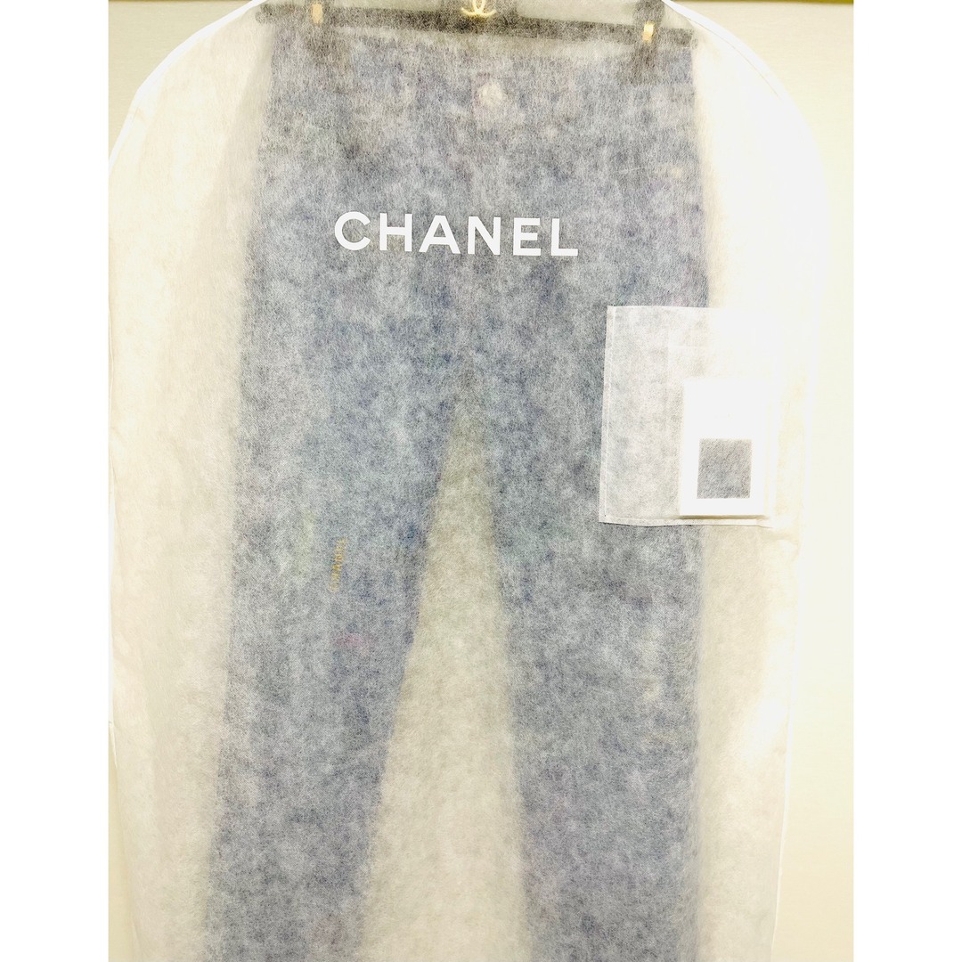 CHANEL(シャネル)のCHANEL 22P  新作　シャネル　デニム　パンツ　JEANS 希少 レディースのパンツ(デニム/ジーンズ)の商品写真