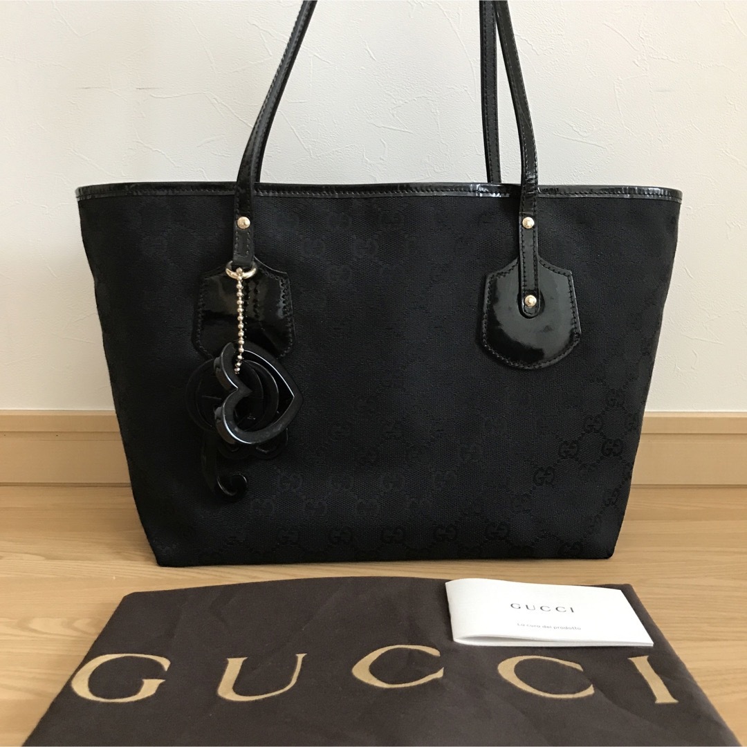 Gucci - 極美品 GUCCI グッチ GGキャンバストートバッグ チャーム付 黒