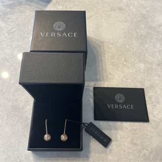 ヴェルサーチ(VERSACE)の【新品】Versace ゴールドチェーンピアス　メデューサ(ピアス)