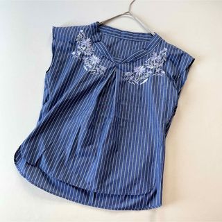 remiel　袖なしブラウス　花柄刺繍　ネイビーストライプ　Lサイズ(シャツ/ブラウス(半袖/袖なし))