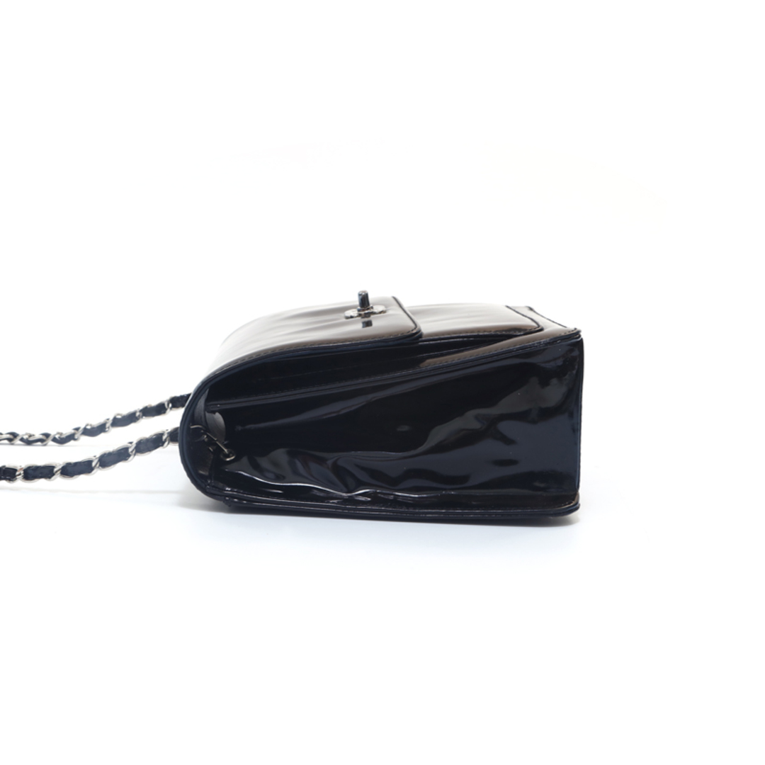 新製品情報も満載 シャネル CHANEL エナメル ターンロック チェーン