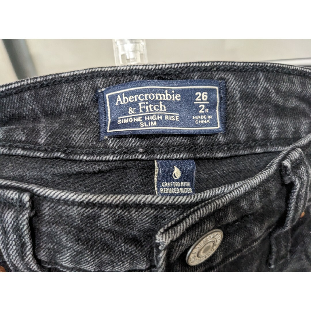 Abercrombie&Fitch(アバクロンビーアンドフィッチ)のアバクロ　アバクロンビー&フィッチ　ハイライズスリム　デニム　ブラック　ダメージ レディースのパンツ(デニム/ジーンズ)の商品写真