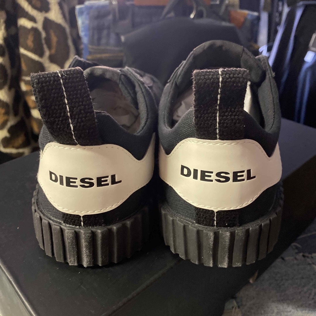 DIESEL(ディーゼル)の【新品】DIESEL スニーカー 42 27.0cm メンズの靴/シューズ(スニーカー)の商品写真