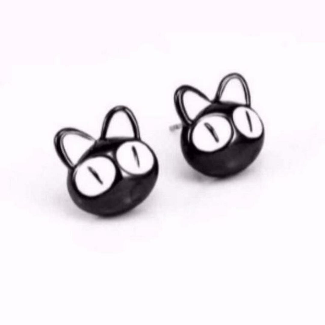 ピアス 超人気 即完売 黒猫 アニメ ジブリ トトロ風 ジジ 新品V58 レディースのアクセサリー(ピアス)の商品写真