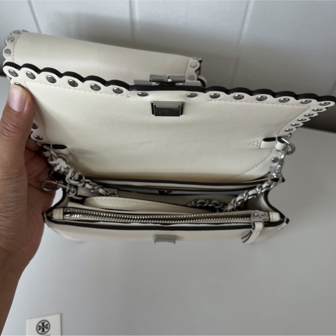 Tory Burch(トリーバーチ)の【TORY BURCH】  BRITTEN WALLET CROSSBODY レディースのバッグ(クラッチバッグ)の商品写真