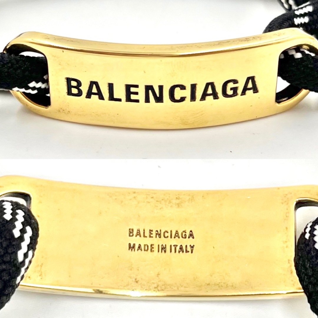 Balenciaga(バレンシアガ)の【値下げ中】BALENCIAGA バレンシアガ バングル PLATEブレスレット ロゴプレート アクセサリー 小物 ポリエステル  コットン  ブラス  656418 ブラック 黒 ゴールド金具 メンズ 約20.8g 人気 美品【中古品】 メンズのアクセサリー(バングル/リストバンド)の商品写真