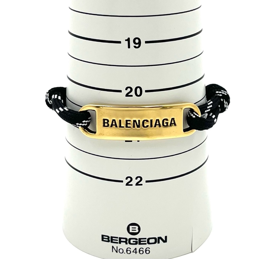 Balenciaga(バレンシアガ)の【値下げ中】BALENCIAGA バレンシアガ バングル PLATEブレスレット ロゴプレート アクセサリー 小物 ポリエステル  コットン  ブラス  656418 ブラック 黒 ゴールド金具 メンズ 約20.8g 人気 美品【中古品】 メンズのアクセサリー(バングル/リストバンド)の商品写真