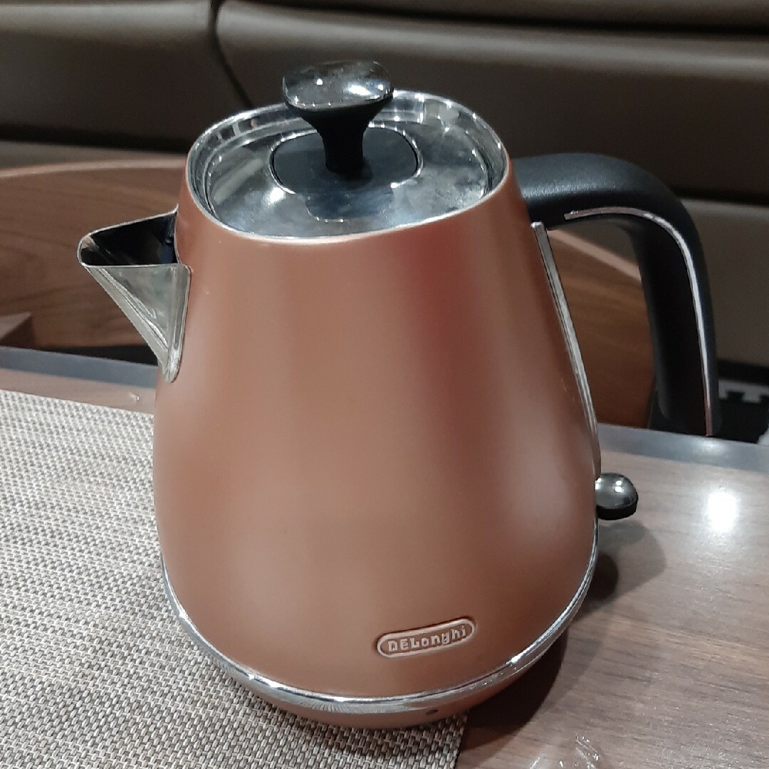 DeLonghi(デロンギ)のデロンギ ディスティンタコレクション 電気ケトル [KBI1200J-CP] d スマホ/家電/カメラの生活家電(電気ケトル)の商品写真