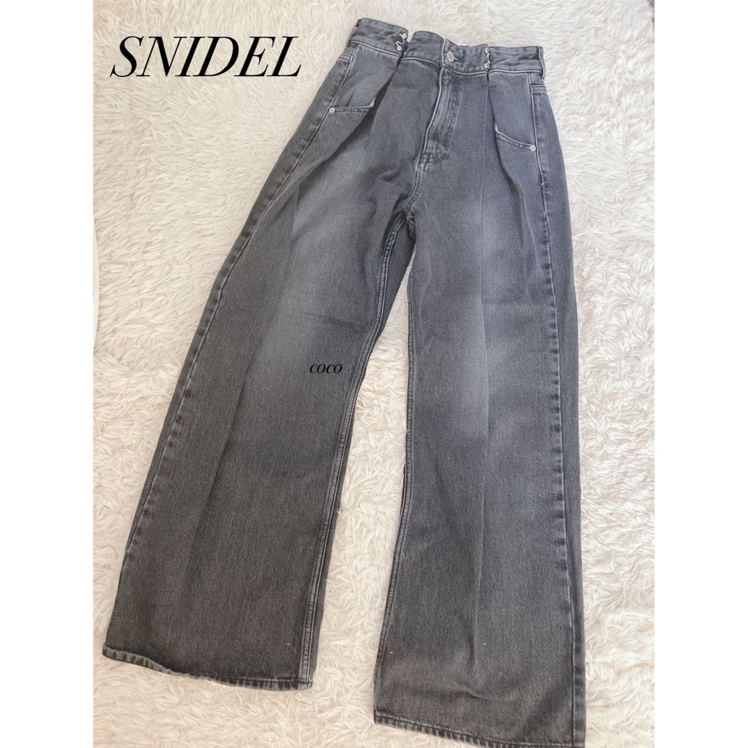 SNIDEL(スナイデル)のSNIDEL☆ダブルタックデニムワイドパンツ レディースのパンツ(デニム/ジーンズ)の商品写真