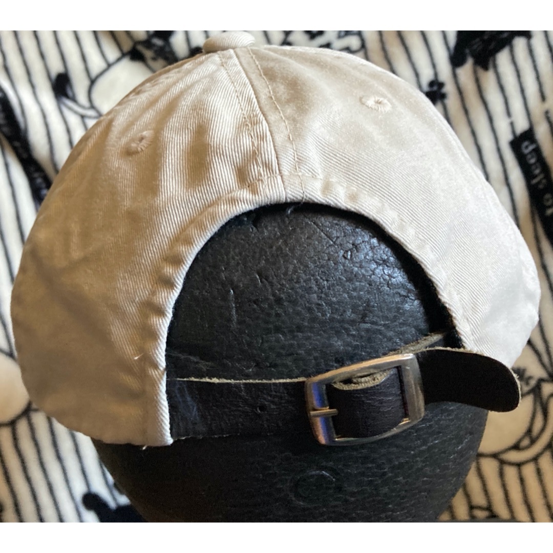 moussy(マウジー)の洗濯済　ベージュ色ローキャップ【マウジー MOUSSY】スナップバック帽子CAP レディースの帽子(キャップ)の商品写真