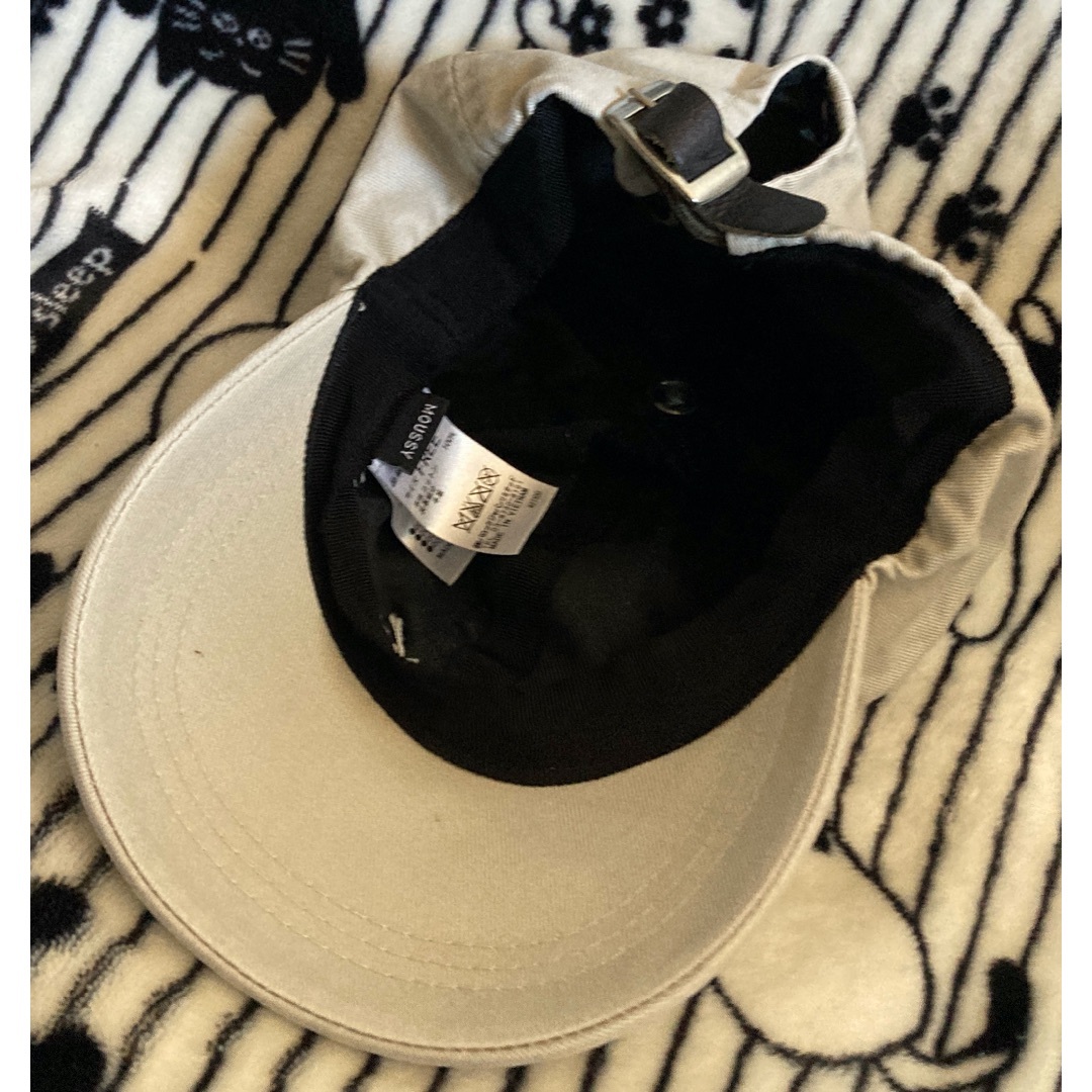 moussy(マウジー)の洗濯済　ベージュ色ローキャップ【マウジー MOUSSY】スナップバック帽子CAP レディースの帽子(キャップ)の商品写真