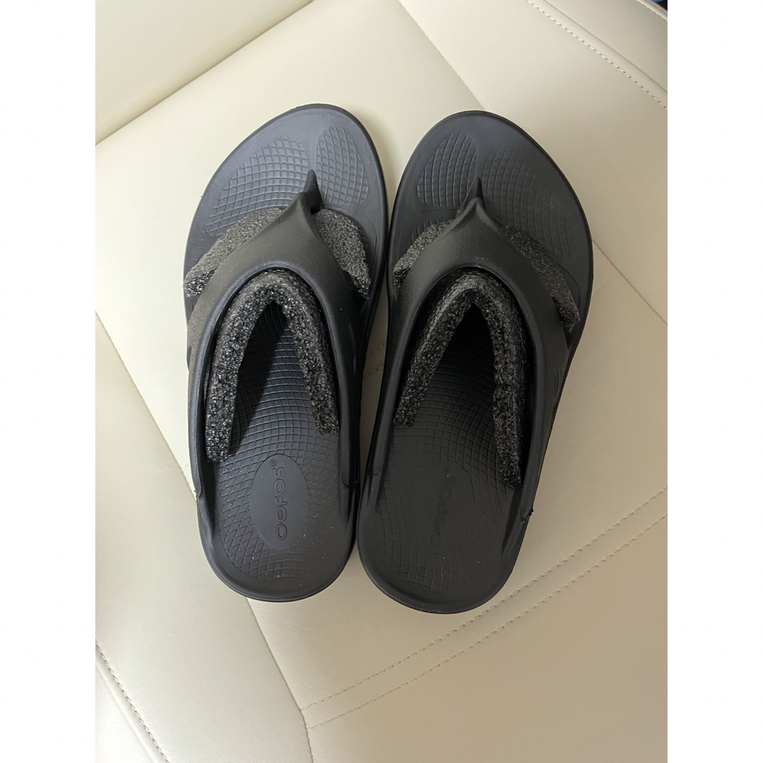 OOFOS(ウーフォス)のOOFOS ウーフォス　ブラック　24cm レディースの靴/シューズ(サンダル)の商品写真