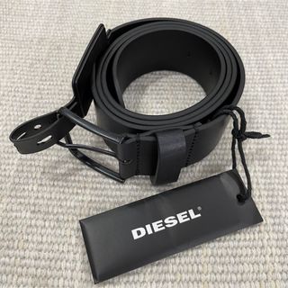 ディーゼル(DIESEL)の新品DIESELメンズのレザーベルト★DIESEL型押しロゴベルト★ブラック(ベルト)