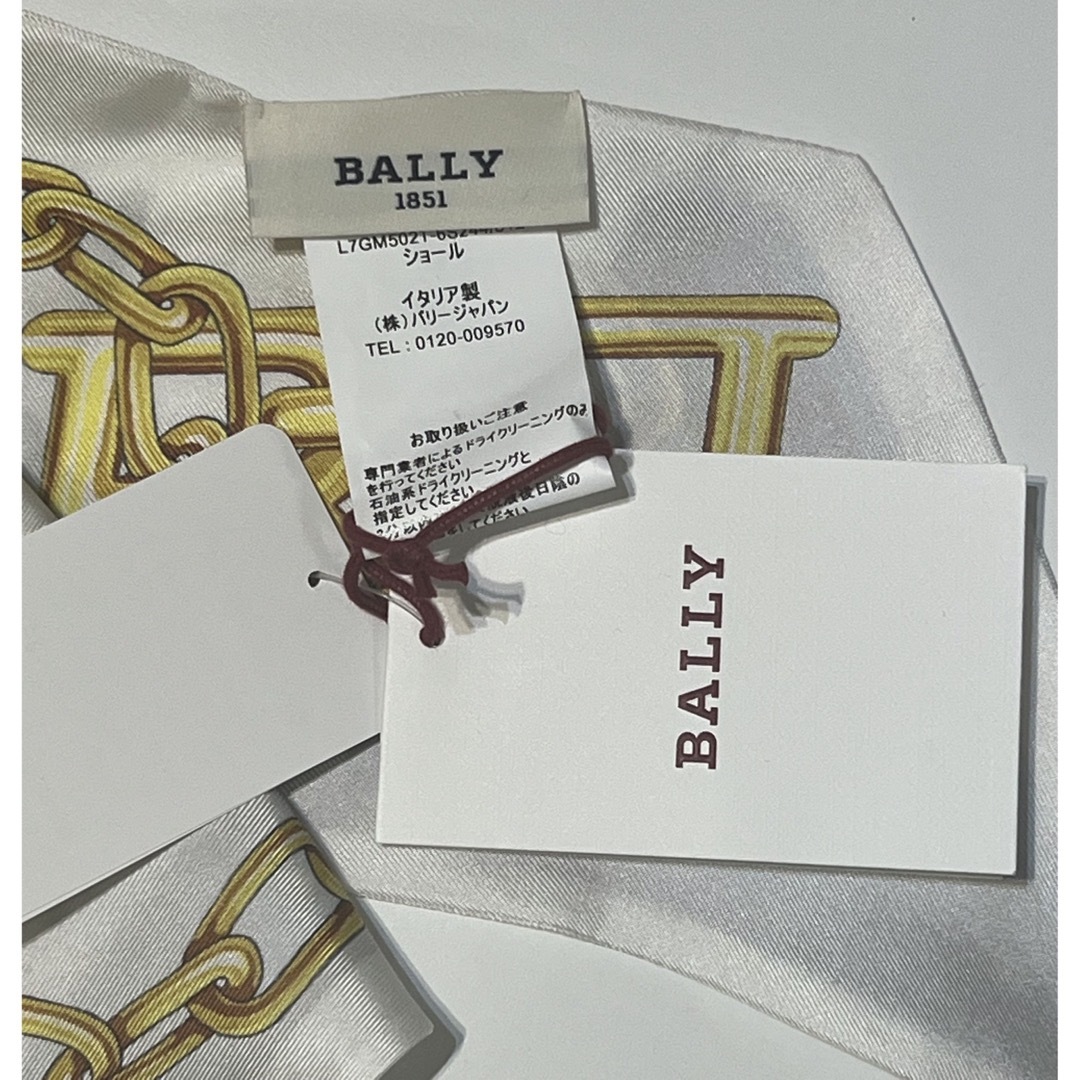 Bally(バリー)のBally B-Chain ボーンホワイト＆キャラメル シルク　バンドースカーフ レディースのファッション小物(バンダナ/スカーフ)の商品写真