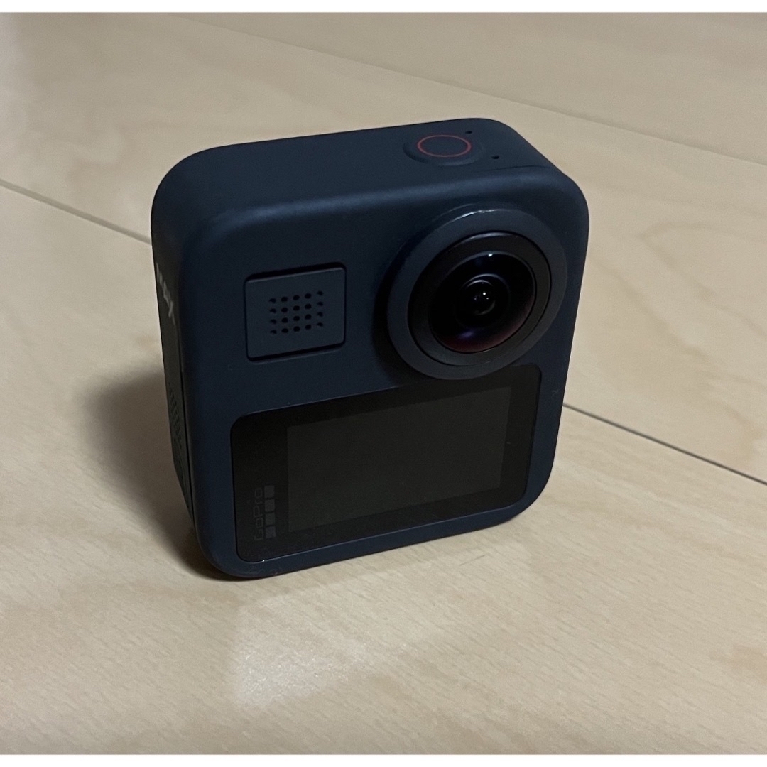 GoPro(ゴープロ)のGoPromax 本体　＋　純正バッテリーチャージャーセット スマホ/家電/カメラのカメラ(ビデオカメラ)の商品写真