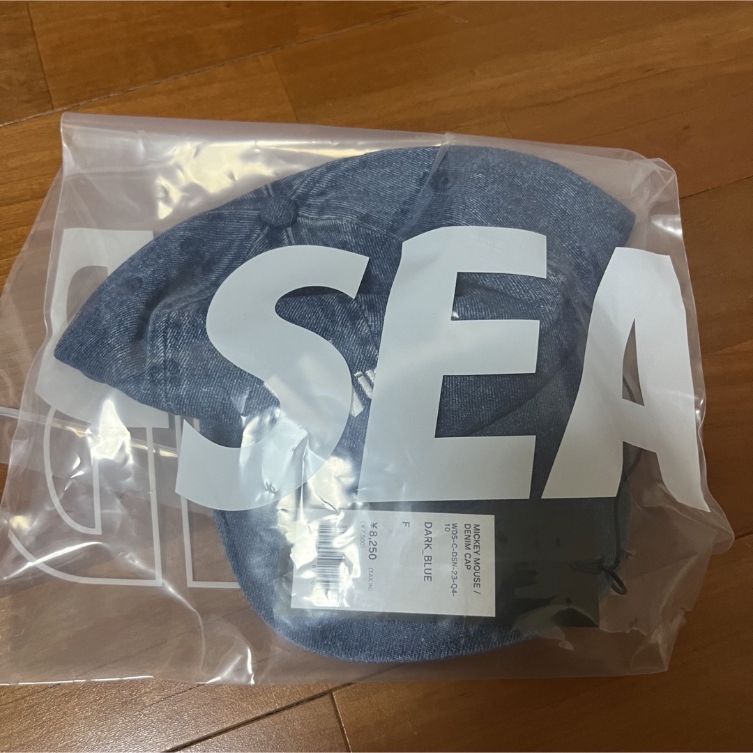 WIND AND SEA(ウィンダンシー)のWIND AND SEA  Disneyコラボ デニムキャップ ダークブルー  メンズの帽子(キャップ)の商品写真