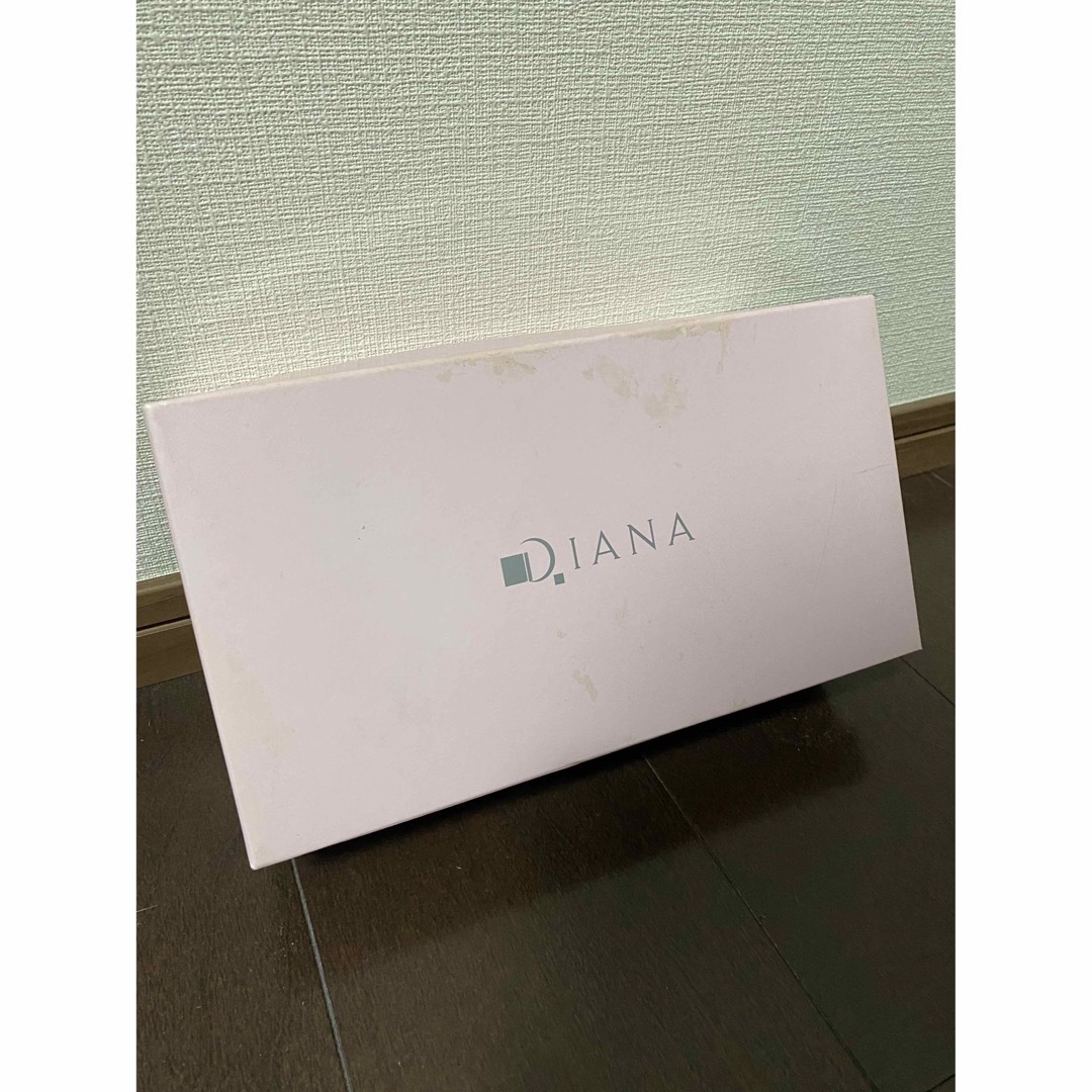 DIANA(ダイアナ)のDIANA  マスタード　エナメルパンプス レディースの靴/シューズ(ハイヒール/パンプス)の商品写真