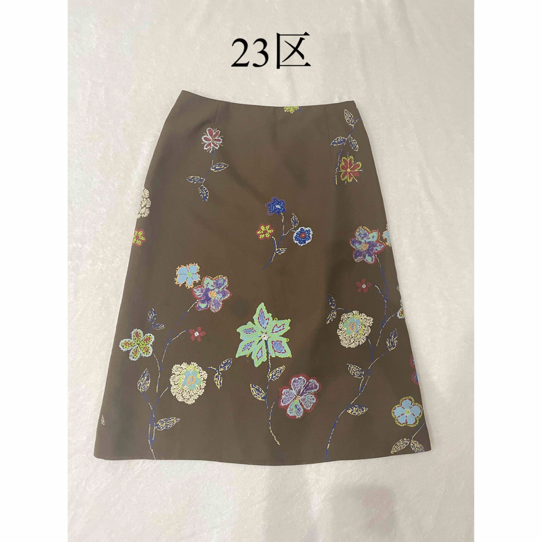 23区(ニジュウサンク)の23区　花柄スカート レディースのスカート(ひざ丈スカート)の商品写真
