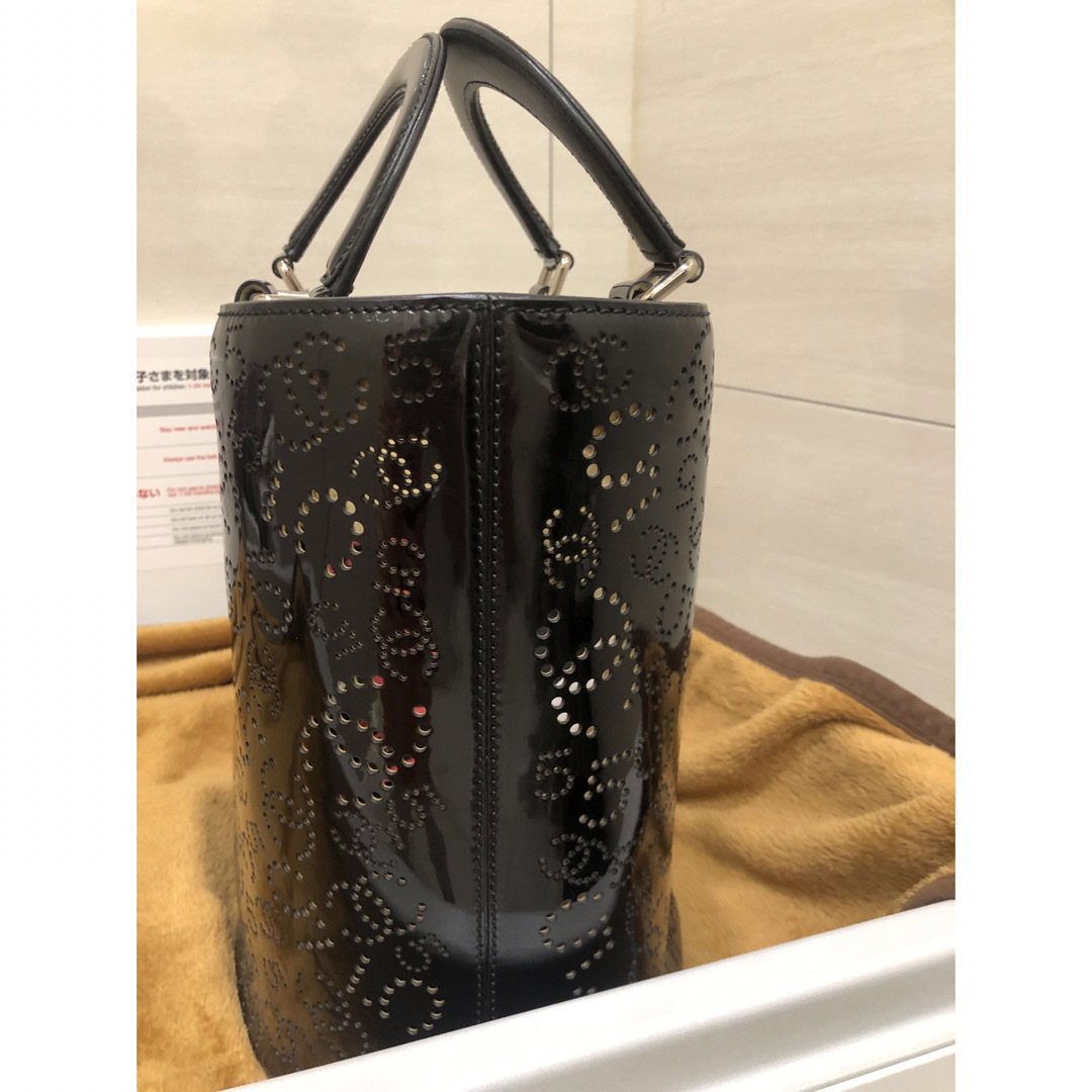CHANEL - シャネルエナメルパンチングトート(No.5)の通販 by はなくる