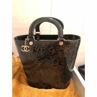 CHANEL - シャネルエナメルパンチングトート(No.5)の通販 by はなくる