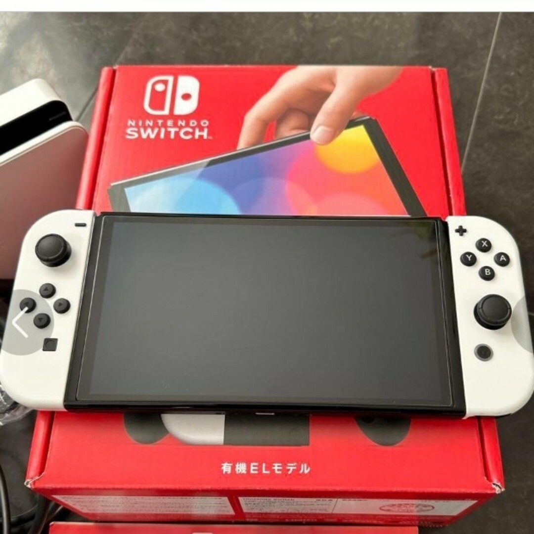 Nintendo Switch(ニンテンドースイッチ)のNintendo Switch　有機ELモデルホワイト エンタメ/ホビーのゲームソフト/ゲーム機本体(家庭用ゲーム機本体)の商品写真