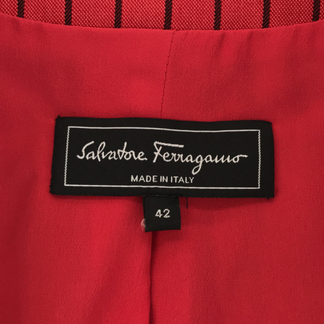 Salvatore Ferragamo(サルヴァトーレフェラガモ)のサルヴァトーレフェラガモ ストライプダブルジャケット 42 レディースのジャケット/アウター(テーラードジャケット)の商品写真