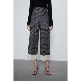 ザラ(ZARA)の《美品》(バギーパンツ)