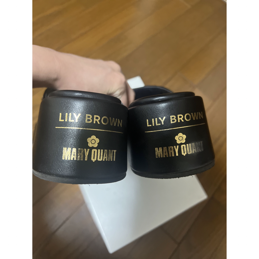 Lily Brown(リリーブラウン)の【LILY BROWN×MARY QUANT】デイジーモチーフトングサンダル レディースの靴/シューズ(サンダル)の商品写真