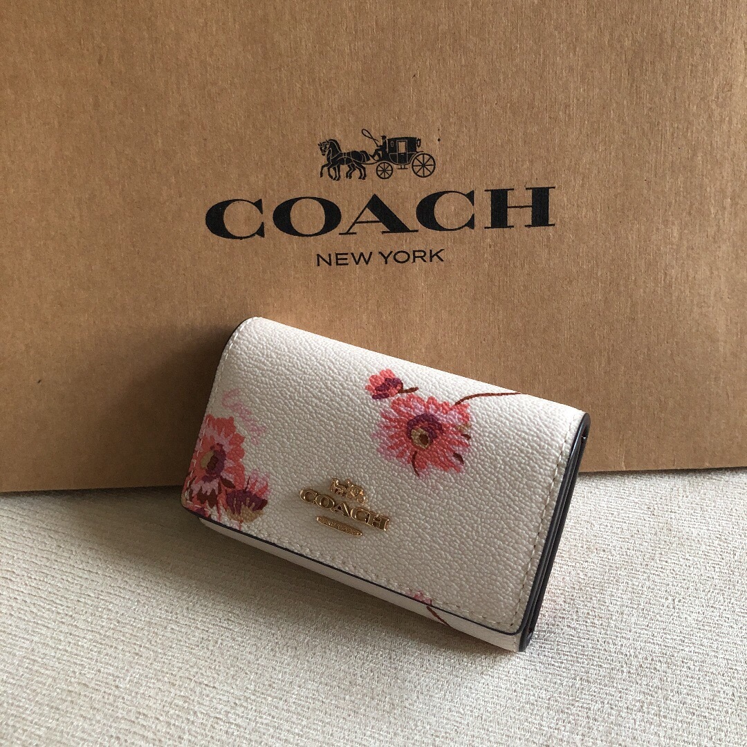 COACH(コーチ)の新品★COACH コーチ 定価28,600円 レザー 花柄 5連キーケース レディースのファッション小物(キーケース)の商品写真