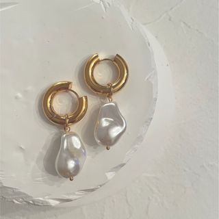 タサキ(TASAKI)のバロックパール風　パールピアス　バロックパール　結婚式　ウェディング　ブライダル(ピアス)