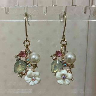 ピアス　花　パール　ハンドメイド(ピアス)