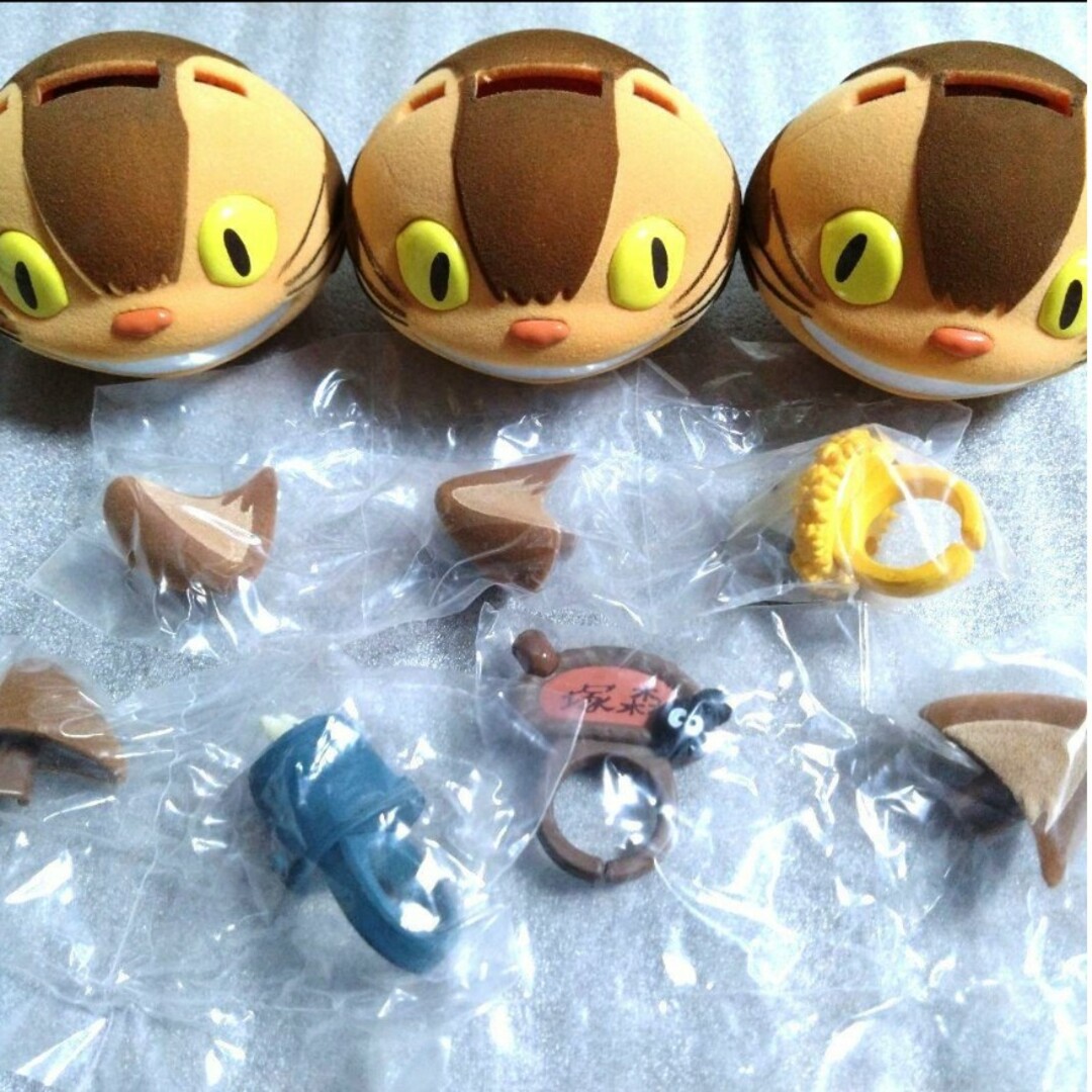 どんぐり共和国 ねこバス ガチャガチャ 小トトロ 中トトロ 行き先 3種類セット | フリマアプリ ラクマ
