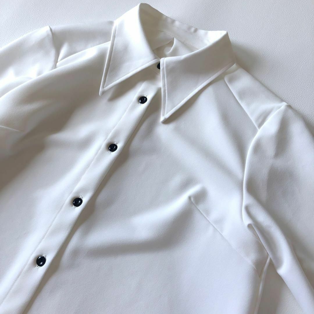 UNITED TOKYO(ユナイテッドトウキョウ)のユナイテッドトウキョウ レギュラーカラーシャツ 白 羽織 とろみシャツ レディースのトップス(シャツ/ブラウス(長袖/七分))の商品写真