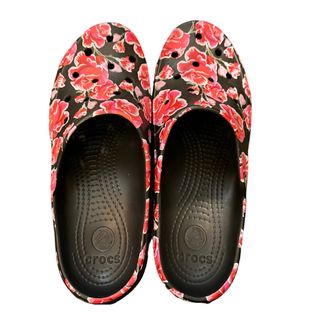 クロックス(crocs)のクロックス　フリーセイル　黒×花柄(サンダル)