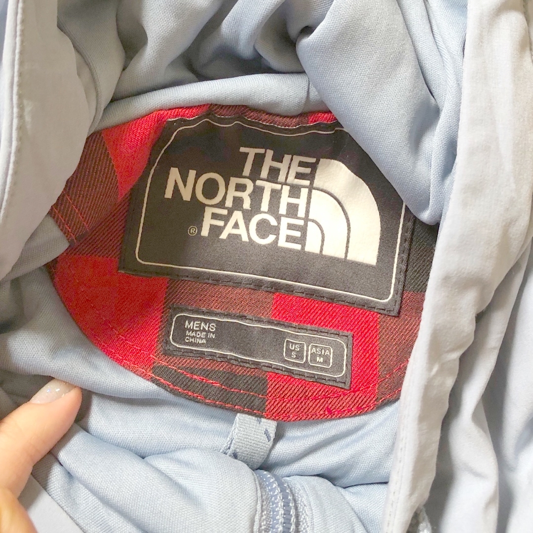 THE NORTH FACE(ザノースフェイス)の新品　未使用　ブルー　THE NORTH FACE  厚みある　パーカ メンズのトップス(パーカー)の商品写真
