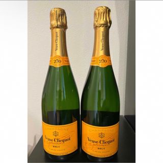 モエエシャンドン(MOËT & CHANDON)のヴーヴクリコ・イエローラベル正規品・フルボトル2本(シャンパン/スパークリングワイン)